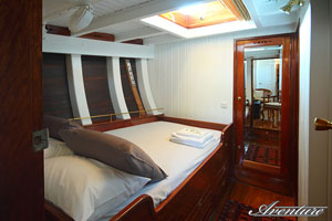 Guest cabin with en-suite head & shower